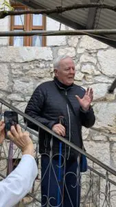 P Livio scaletta casa paterna di Vicka (2)