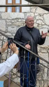 P Livio scaletta casa paterna di Vicka (2)