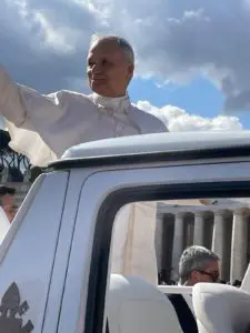 Papa Leone in Papa mobile