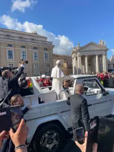 Papa Leone in Papa mobile