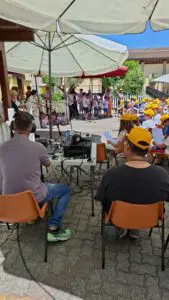 Rosario con gli studenti Radio Maria
