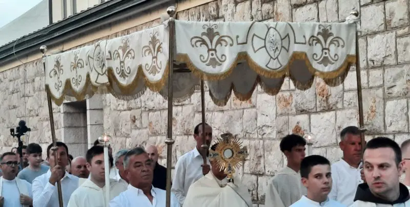 MEDJUGORJE ~ PROCESSIONE DEL CORPUS DOMINI