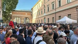 i sacerdoti Direttori delle Radio Maria dai vari continenti in attesa di entrare in piazza San Pietro per la Celebrazione della Santa Messa presieduta da Papa Leone