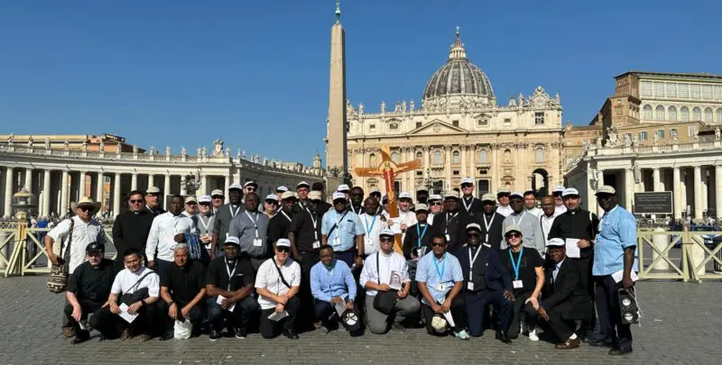 Sacerdoti Radio Maria croce giubilare porta santa Roma (9)