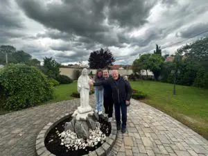 Padre Livio con Vicka (4)