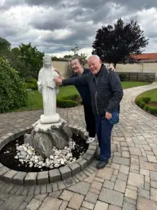 Padre Livio con Vicka (6)