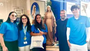 Gruppo giovani accoglienza Rimini Meeting Radio Maria