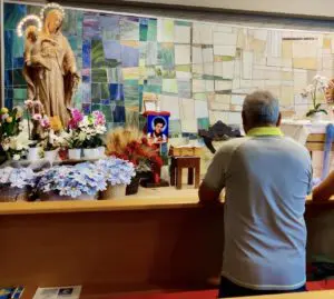 Venerazione reliquia Carlo Acutis cappella Radio Maria 19 Agosto (7)