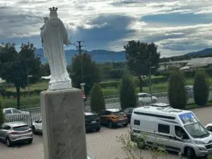 Venerazione reliquia Carlo Acutis cappella Radio Maria 30 Agosto 