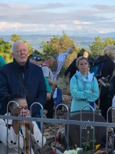 P Livio davanti alla Regina della Pace Podbrdo (12)