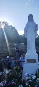 P Livio davanti alla Regina della Pace Podbrdo