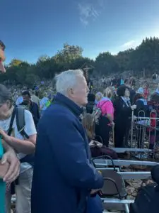 P Livio davanti alla Regina della Pace Podbrdo (16)