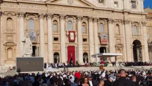 Piazza San Pietro - canonizzazione di Piergiorgio Frassati e Carlo Acutis