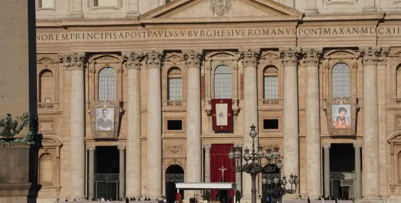 Piazza San Pietro - canonizzazione di Piergiorgio Frassati e Carlo Acutis