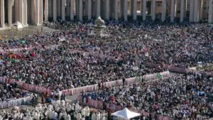 Piazza San Pietro - canonizzazione di Piergiorgio Frassati e Carlo Acutis