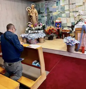 Venerazione reliquia Carlo Acutis Cappella Radio Maria 2 ottobre (1)