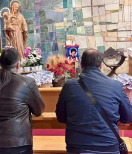 Venerazione reliquia Carlo Acutis cappella di Radio Maria 101025 (1)
