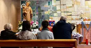 Venerazione reliquia Carlo Acutis cappella di Radio Maria 141025