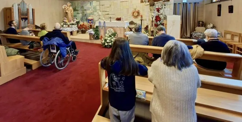 Santo Rosario di un gruppo ammalati delle Suore Ospedaliere di Albese (Como)