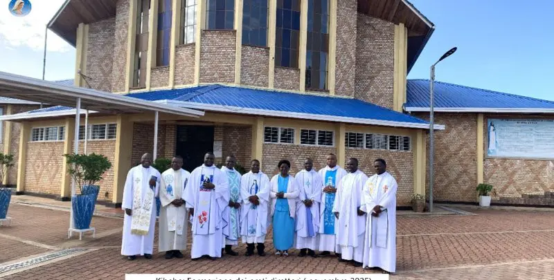 Santuario di Kibeho ( Africa) Un gruppo di Nuovi Direttori di Radio Maria incontra la Veggente Nathalie