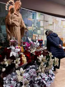 Venerazione reliquia San Carlo Acutis Cappella Radio Maria 130126
