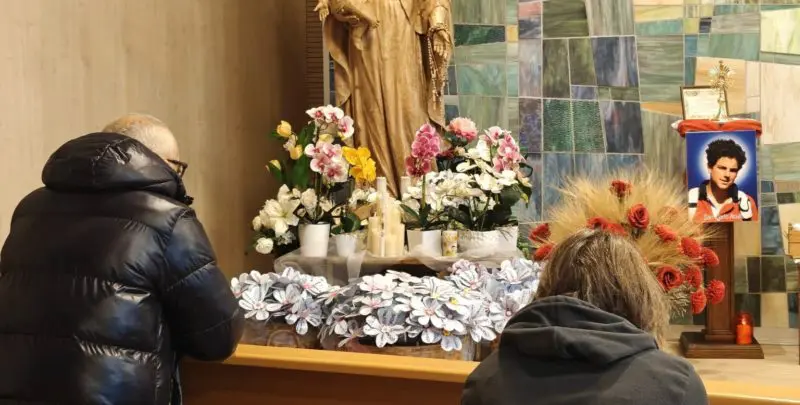 Venerazione reliquia San Carlo Acutis Cappella Radio Maria 14022026 (1)