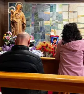 Venerazione reliquia San Carlo Acutis Cappella Radio Maria 050326 (2)