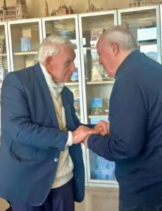 P. LIVIO CON SUA EMINENZA IL CARDINALE ERNEST SIMONI