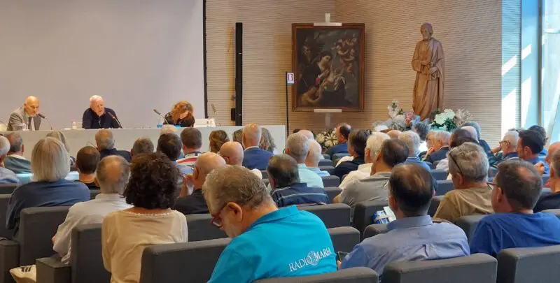 〽️IN CORSO INCONTRO D’AGGIORNAMENTO DEGLI STUDI MOBILI DI RADIO MARIA PROVENIENTI DA TUTTA ITALIA Sede madre di Radio Maria ~ Erba~Como ~ Lombardia~ Ita￼lia〽️🇮🇹💒 (1)