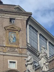 Notte tranquilla per papa Leone: rimosso un adenocarcinoma polmonare