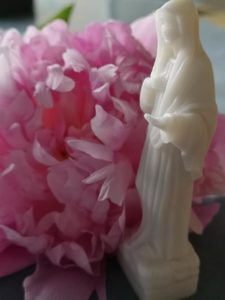 statuetta Regina della Pace di Medjugorje