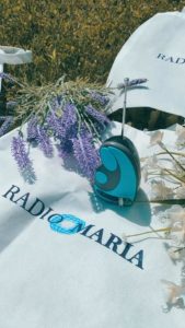 Borsa in tela e radiolina di Radio Maria2
