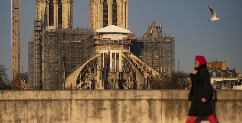 La “riqualificazione” di Notre Dame «distruggerà ciò che il fuoco ha risparmiato»