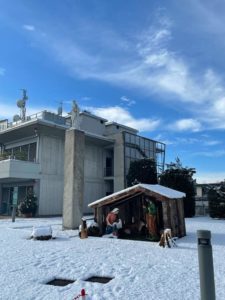 La sede di Radio Maria innevata