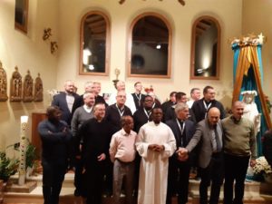 Marija e gruppo di sacerdoti per Messaggio del 25 ottobre 2022.12