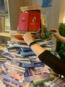 Albero di Natale con i libri scritti da P. Livio