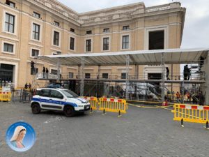 Preparativi per le esequie di Benedetto XVI