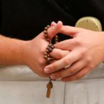 La corona del Rosario, arma dei Santi