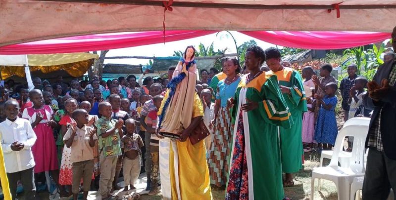 LE MARIATONE DELLE RADIO MARIA AFRICANE DI VILLAGGIO IN VILLAGGIO (8)