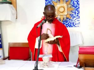 Santo Rosario e Santa Messa in Italiano da Radio Maria Uganda (1)