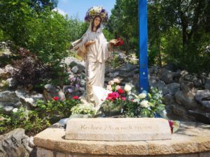 MEDJUGORJE: in PREPARAZIONE LA DIRETTA DEL ROSARIO MONDIALE DI #RADIOMARIA in collegamento alle h 16.00 con la COLLINA DELLE APPARIZIONI ALLA CROCE BLU- Bosnia Erzegovina