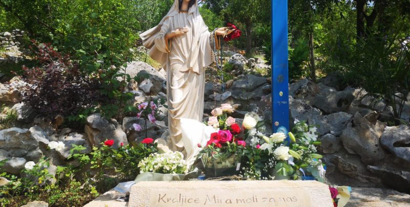 MEDJUGORJE: in PREPARAZIONE LA DIRETTA DEL ROSARIO MONDIALE DI #RADIOMARIA in collegamento alle h 16.00 con la COLLINA DELLE APPARIZIONI ALLA CROCE BLU- Bosnia Erzegovina