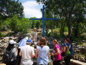 MEDJUGORJE: in PREPARAZIONE LA DIRETTA DEL ROSARIO MONDIALE DI #RADIOMARIA in collegamento alle h 16.00 con la COLLINA DELLE APPARIZIONI ALLA CROCE BLU- Bosnia Erzegovina