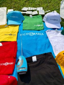 MISSION CREW DI RADIO MARIA MAGLIETTE CAPPELLINI RADIOLINE SHOPPER