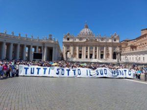 Tutti sotto il tuo manto