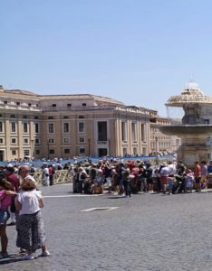 Tutti sotto il tuo manto