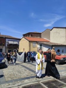 tutti sotto il manto