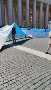 tutti sotto il tuo manto