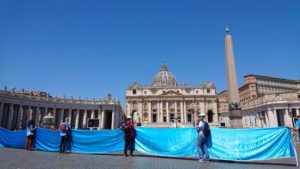 tutti sotto il tuo manto