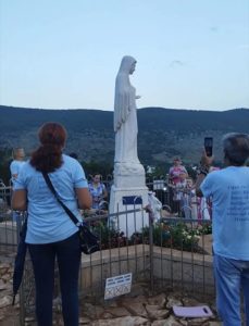 MEDJUGORJE: ALBA DI OGGI SULLA COLLINA DELLE APPARIZIONI - REGINA DELLA PACE PREGA PER NOI E PER IL MONDO INTERO